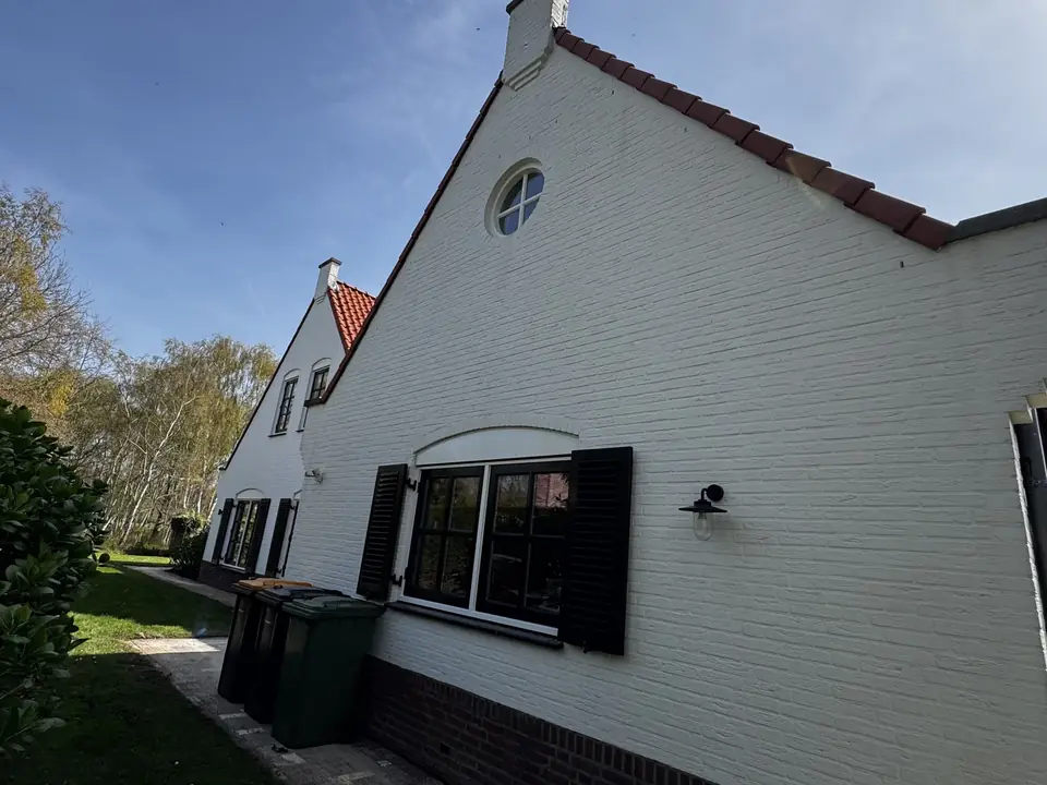Gevel voor en na de reiniging, na de reiniging