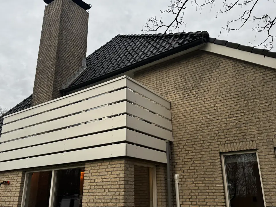 Dezelfde bekleding schoon en egaal
